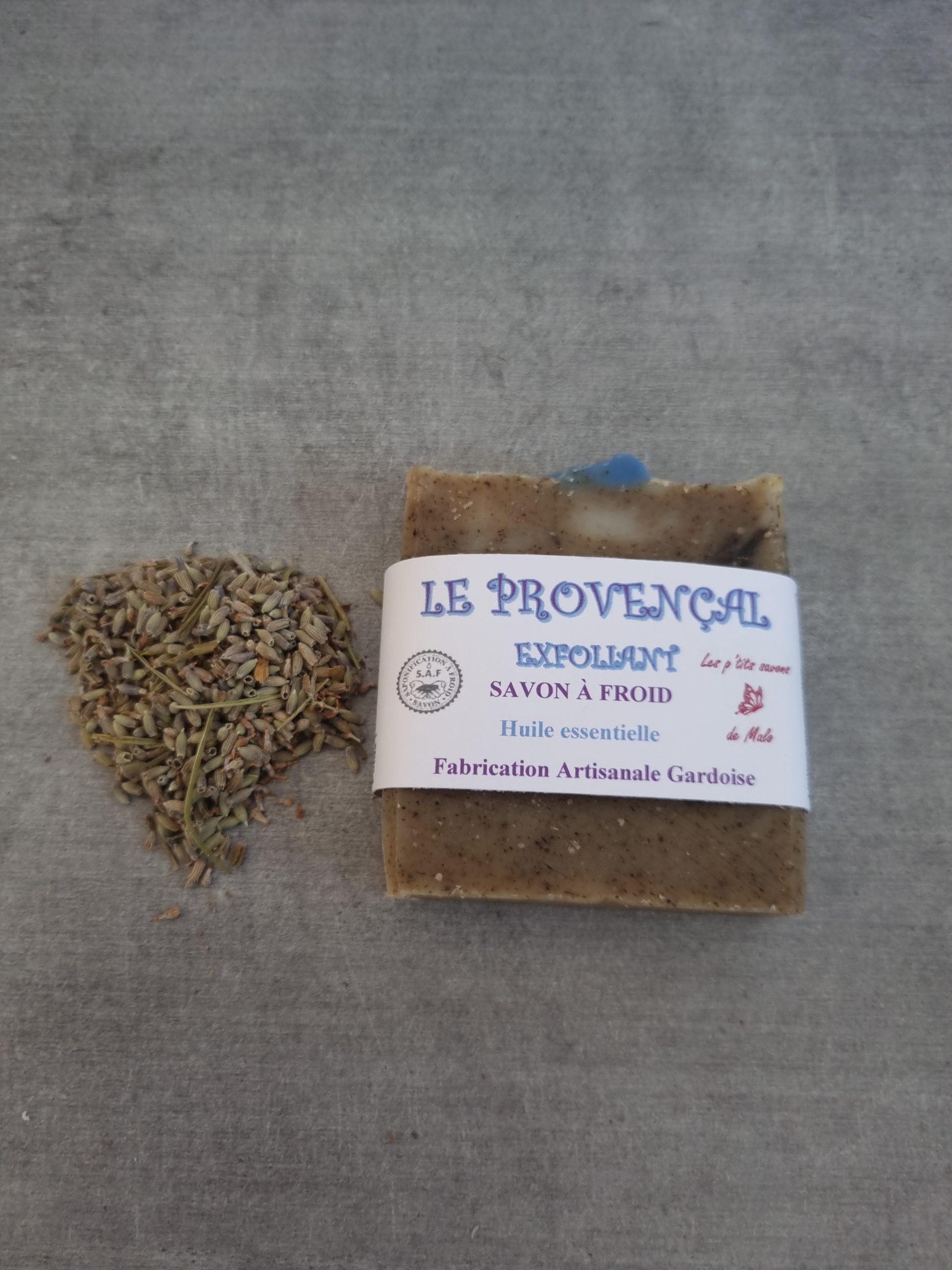 savon le provençal exfoliant savon solide le provençal à l'huile essentielle de lavande